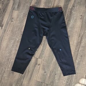 U.A. Rush Celliant Sz. Med. 3/4 Compression Leggings/ Tights EUC Black heatgear
